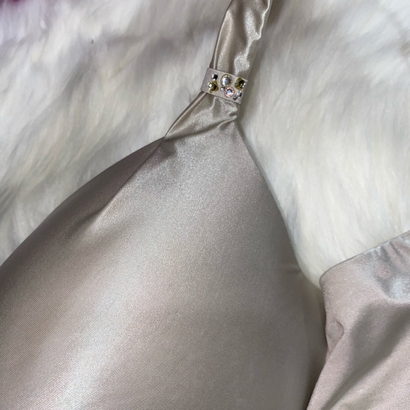 Victoria’s Secret Plunge Bra - Picture 6 of 6